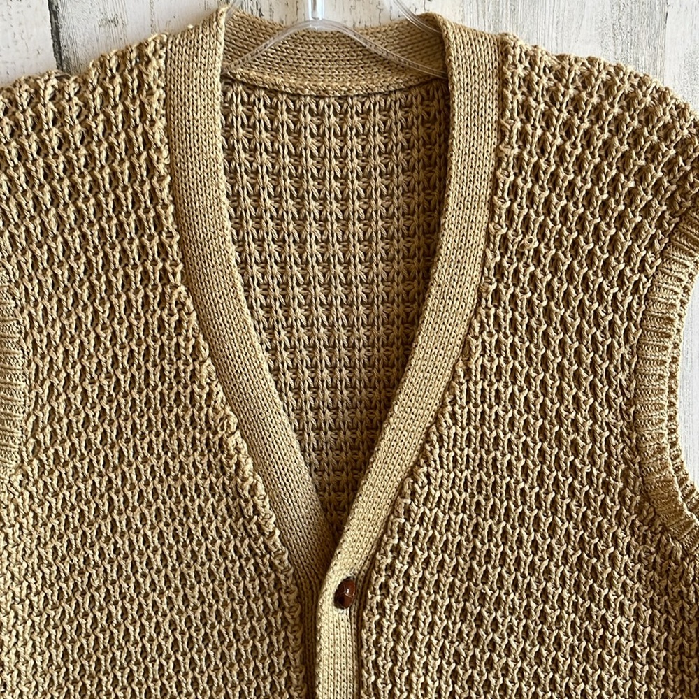 Vintage sweater vest Size M tan camel color knit 2 pockets 4 cool buttons GUC - Picture 5 of 8